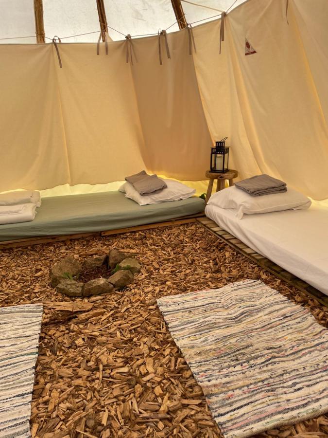 Terra-Tipike, Tipi A La Ferme Entre Terre Et Mer Trébry Exterior foto