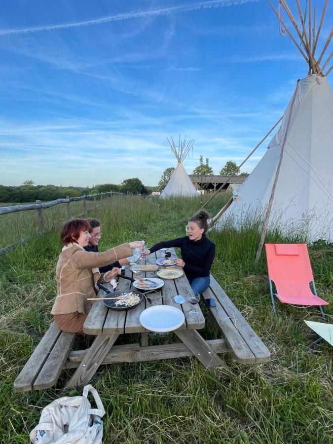 Terra-Tipike, Tipi A La Ferme Entre Terre Et Mer Trébry Exterior foto