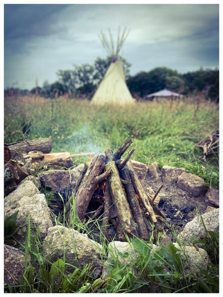 Terra-Tipike, Tipi A La Ferme Entre Terre Et Mer Trébry Exterior foto